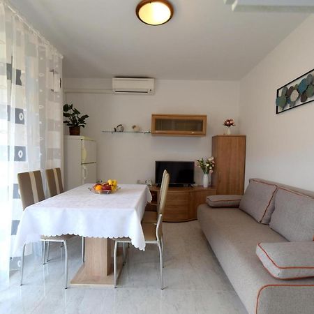 Apartment Biserka Malinska Exterior photo